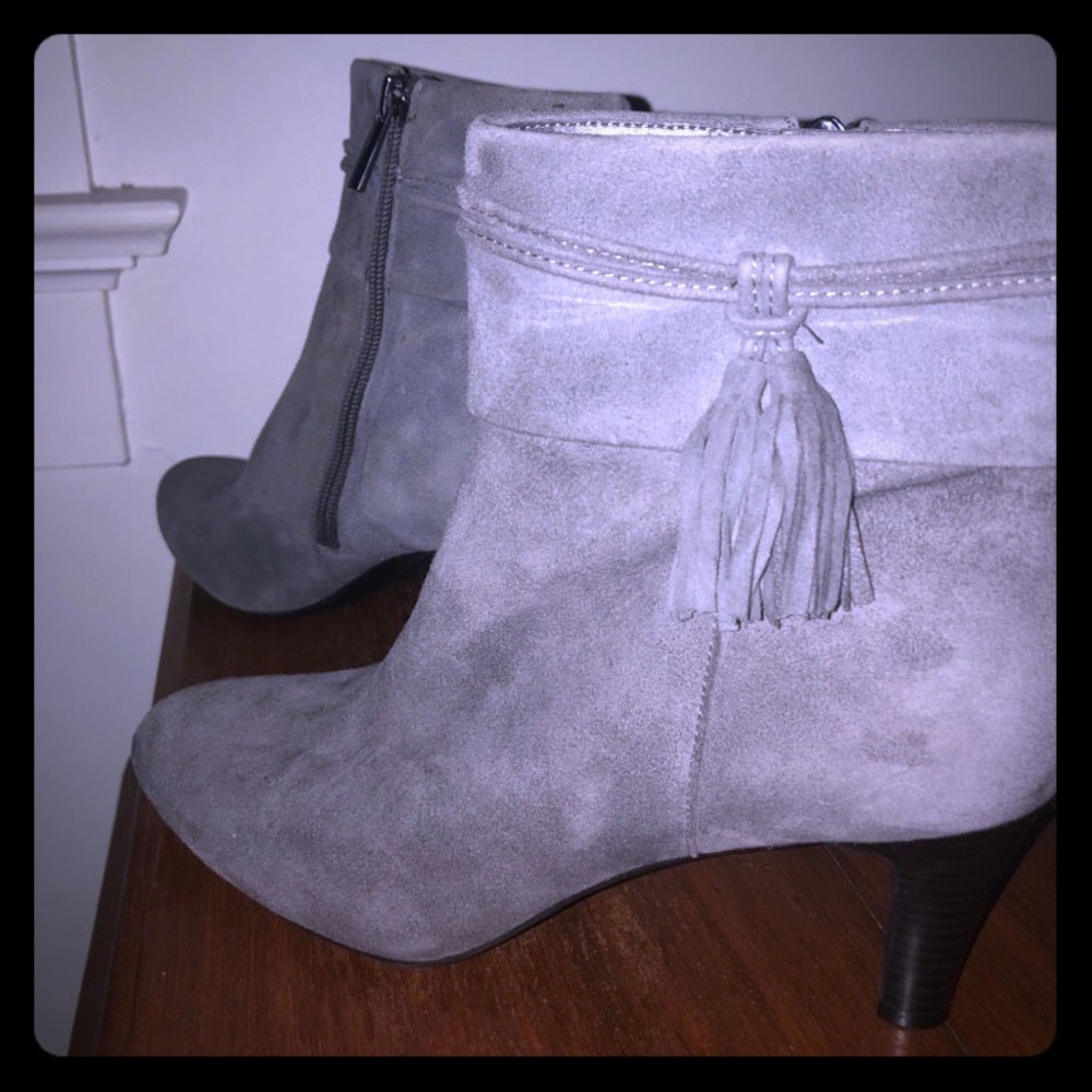 Super cute, low heel booties!